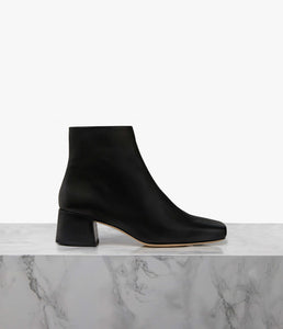 Designed to elevate the everyday, our Parade boot is crafted to a sleek, sculptural silhouette. Choose from a 50mm sculpted or block heel for the perfect amount of lift with ample arch support. Our perfectly placed zip runs all the way down to the arch for easy slip-on, regardless of foot type, while the superior leather options mould to your foot for the perfect fit. Let the modern square toe ground all your daytime looks.