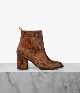 A modern take on Western-inspired ankle boots, Totem is designed to a striking, pointed-toe silhouette for a timeless, versatile feel. Crafted from a single piece of leather this seamless wonder is unmatched in both comfort and design. Finished with an asymmetrical cylinder heel, let the Totem adds a directional feel to both your on and off-duty wardrobe.